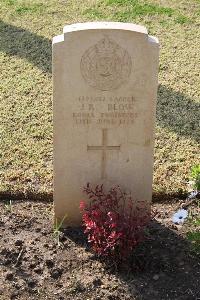 Ismailia War Memorial Cemetery - Blow, J R